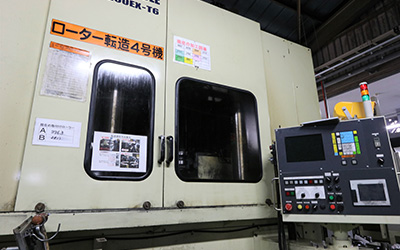 転造機